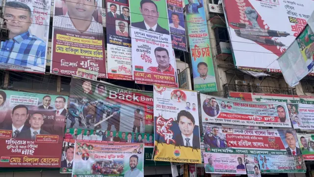 ঢাকার নয়াপল্টনে বিএনপি'র কেন্দ্রী কার্যালয়ের সামনে নেতা-কর্মীদের নামে মামলা প্রত্যাহার এবং মুক্তি দাবি করে অসংখ্য ব্যানার-পোস্টার লাগিয়েছেন দলটির নেতা-কর্মীরা।