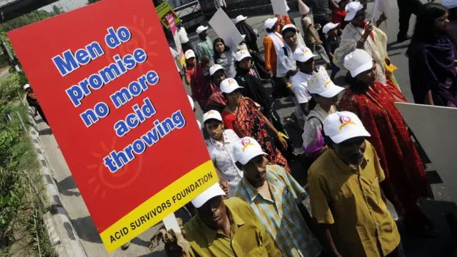 নারীর প্রতি সহিংসতার বিরুদ্ধে প্রতিবাদ।