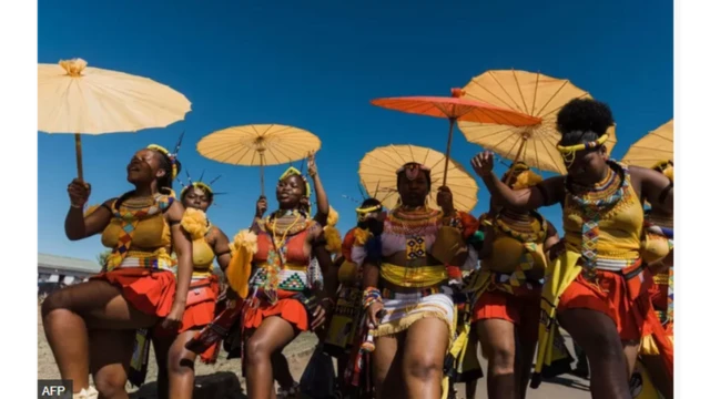 Won de ade fun Oba Zulu tuntun