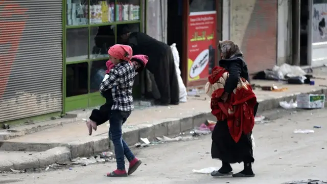 اسرة كردية في عفرين