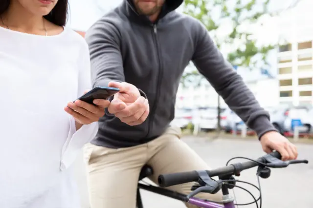 Homemcasa de apostas 888 betbicicleta roubando celular