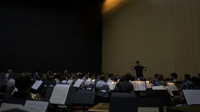 Lee Mills regendo OSB