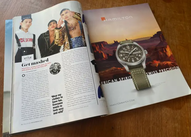 L'édition actuelle du GQ britannique comportait une publicité pour une montre sur la page.