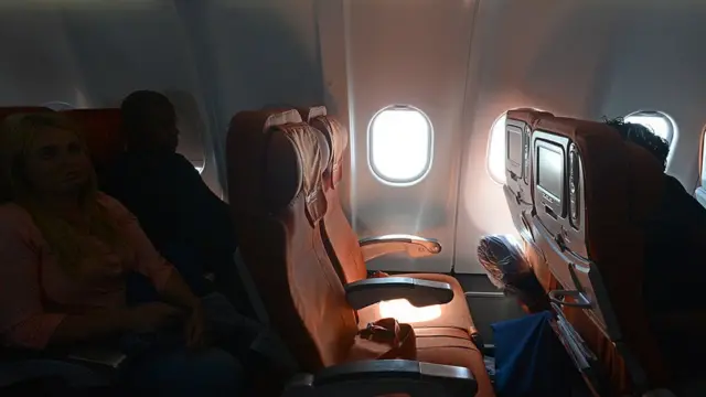 Un avión de Aeroflot espera para despegar en un aeropuerto de Moscú