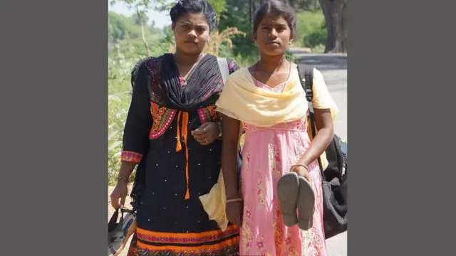 "الخوف من اللعنة" يدفع قرية هندية لمنع ارتداء الأحذية