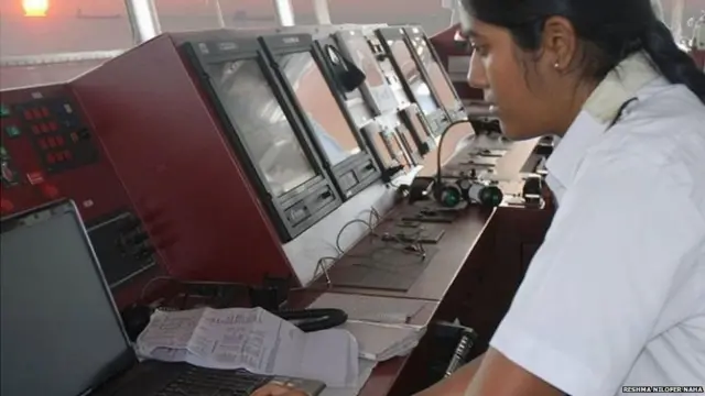 रेशमा निलोफर नाहा, मरीन पायलट, मर्चेंट नेवी