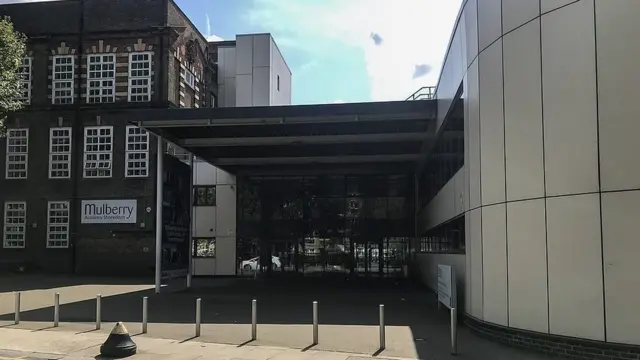 Современное школьное здание