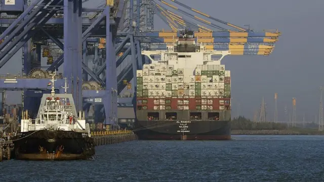 முந்த்ரா துறைமுகம்