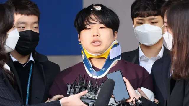 인터넷 메신저 텔레그램에서 미성년자를 포함한 여성의 성착취물을 제작·유포한 혐의를 받는 '박사방' 운영자 조주빈