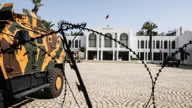 آلية عسكرية في تونس