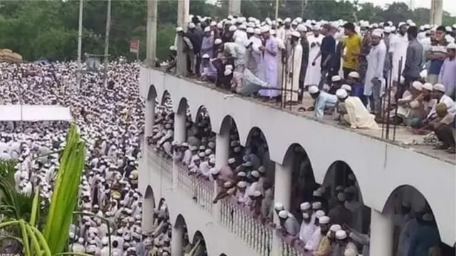 লকডাউন অমান্য করে এমন জনসমাগম নিয়ে তীব্র সমালোচনা হয়েছিলো