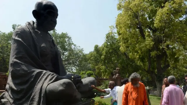 महात्मा गांधी की मूर्ति