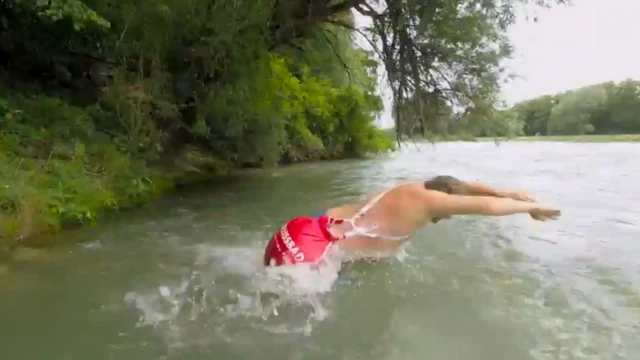 এখান থেকেই শুরু হয় অফিসের জন্যে যাত্রা