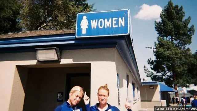 سم ماویس و ابی دالکمپر از تیم ملی زنان فوتبال آمریکا