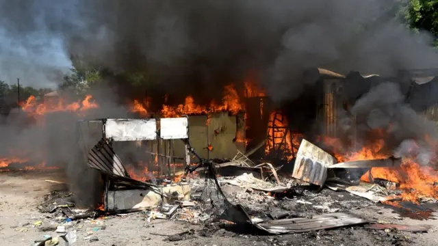 Пожар на рынке в Донецке