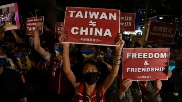 নান্সি পেলোসির সফরের সমর্থনে জমায়েত।