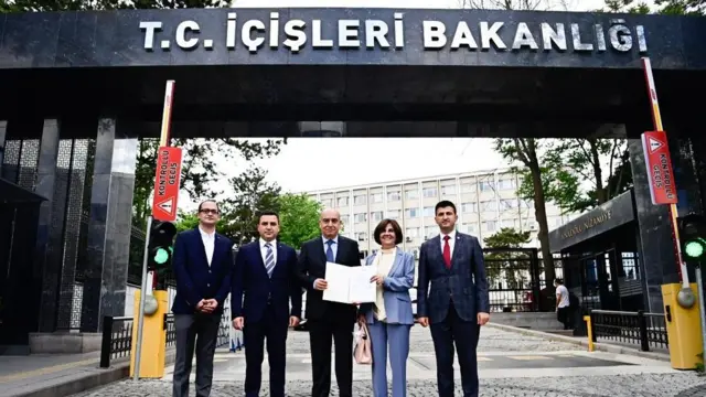 Kuruluş dilekçesini veren partililer