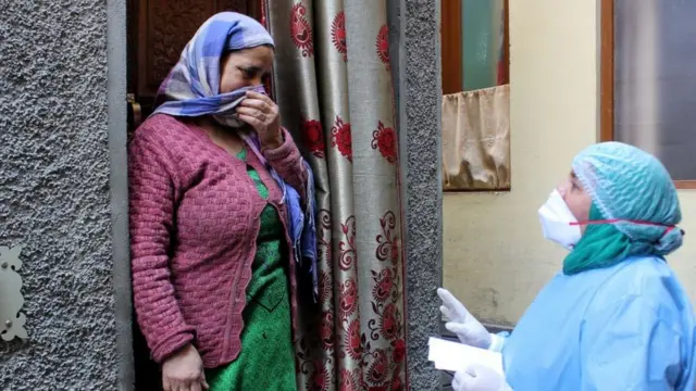 આરોગ્ય કર્મચારીની તસવીર