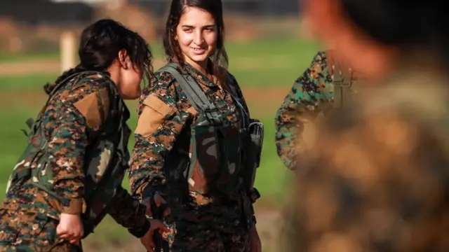 مقاتلات كرديات بعد معارك تل تمر، شمال شرق سوريا، ديسمبر 2018