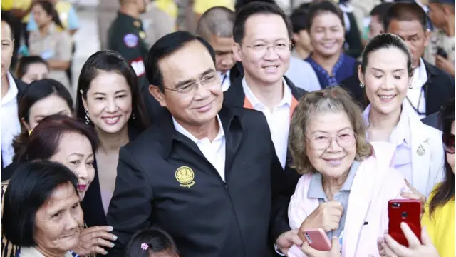 ปารีณาไปรอต้อนรับนายกฯ ระหว่างลงพื้นที่ จ.ราชบุรี