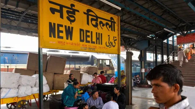 पिछले दिनों असम के डिब्रूगढ़ से आने वाली राजधानी एक्सप्रेस ट्रेनें 10-11 घंटे तक लेट रही हैं.