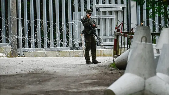 стіна на кордоні Польщі та Білорусі