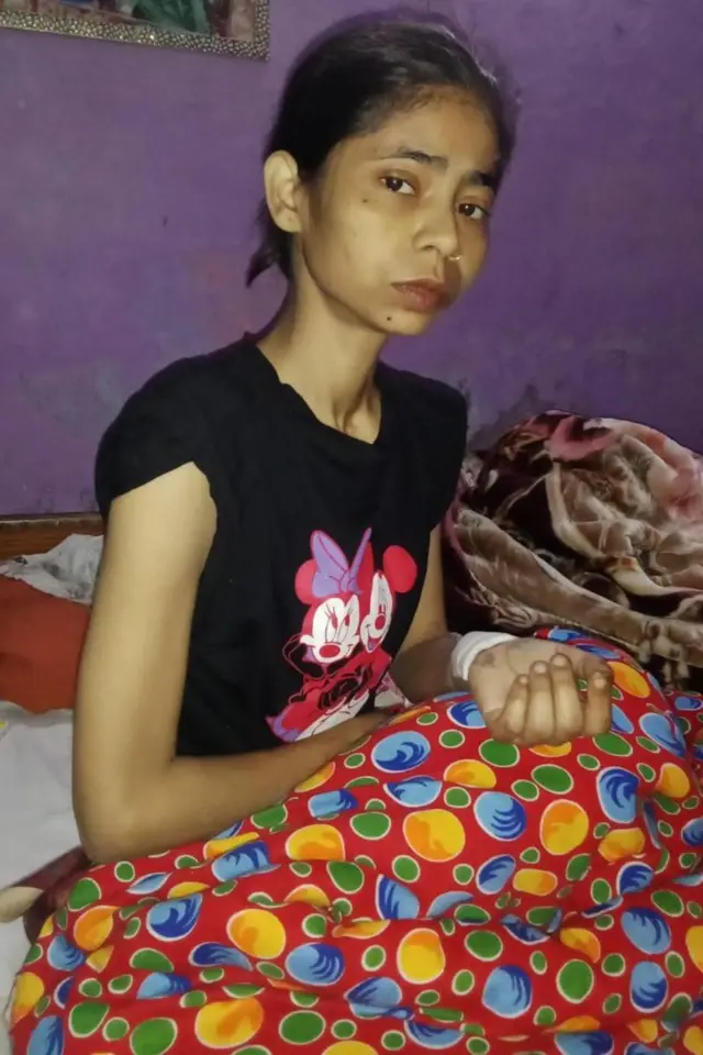 प्रियांकाला जबरदस्तीने ॲसिड पाजण्यात आले होते, आता तिचे वजन फक्त 25 किलो आहे. ती शाहीन मलिक यांच्या संस्थेची  सदस्य आहे