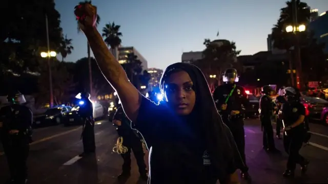 من المرجح أن يعتبر الأمريكيون من سود البشرة الاحتجاجات الأخيرة فرصة للتعلم، وذلك بشكل أكبر من نظرائهم البيض