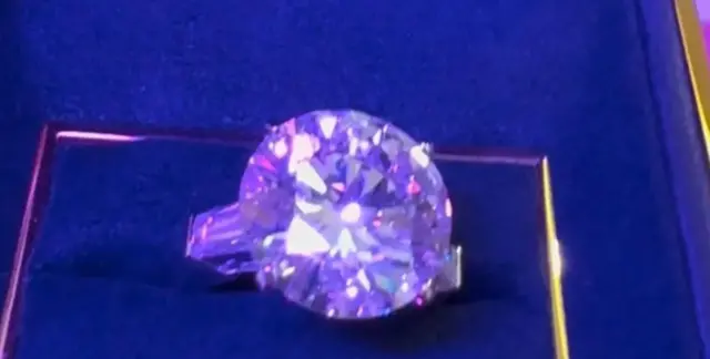 Кольцо с бриллиантом Graff весом 10,73 карата