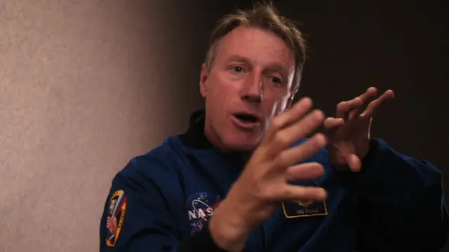 Astronauta Michael Foale hablando con la BBC.