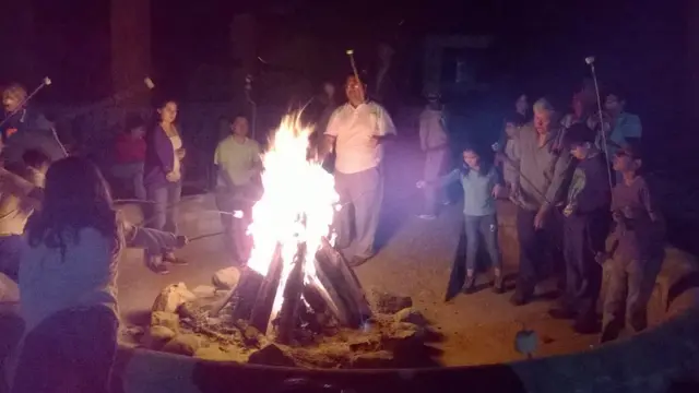 Hoguera con malvaviscos (Foto: Javier Rosenblueth)