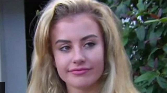 બ્રિટિશ મોડેલ ક્લોઈ એલિંગ