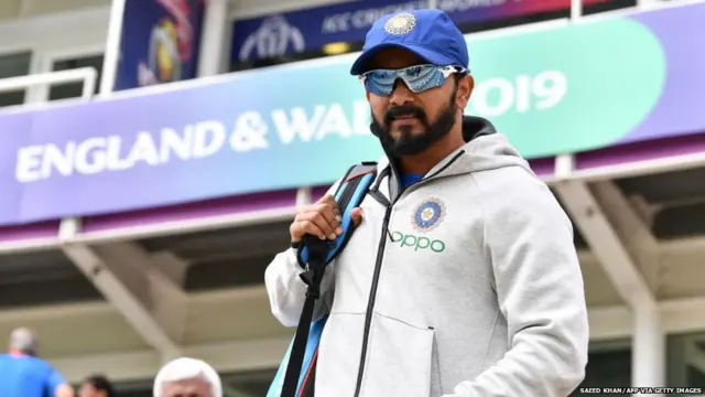 केदार जाधव