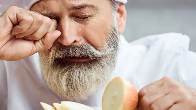 "வெங்காயம் இலவசமாக தந்ததால் உயர்ந்த செல்போன் விற்பனை"