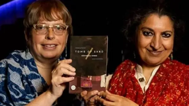 गीतांजलि श्री, डेज़ी रॉकवेल