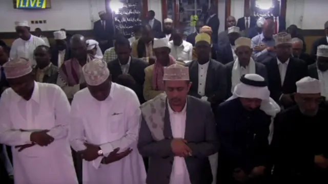 Uhuru oo ku tukanaya safka hore masaajidka Jamia ee Nairobi