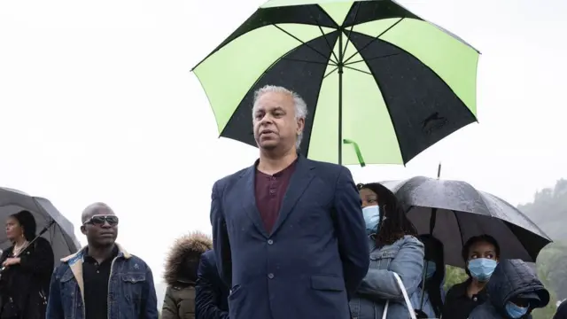 Suresh Grover dirige la campagne "Justice pour Christopher Kapessa".