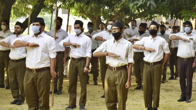 আরএসএস সদস্যদের একটি শাখায় প্রভাতী অনুশীলন