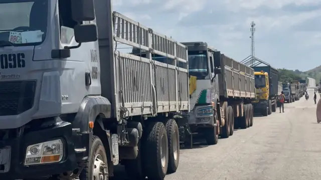 Trucks block road from Obajana to Lokoja