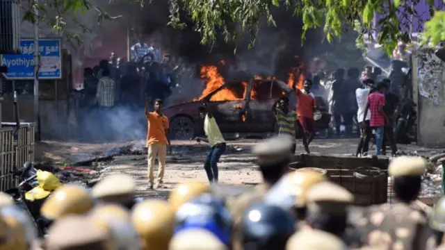 ஜல்லிக்கட்டு போராட்டத்தில் நடந்த வன்முறை