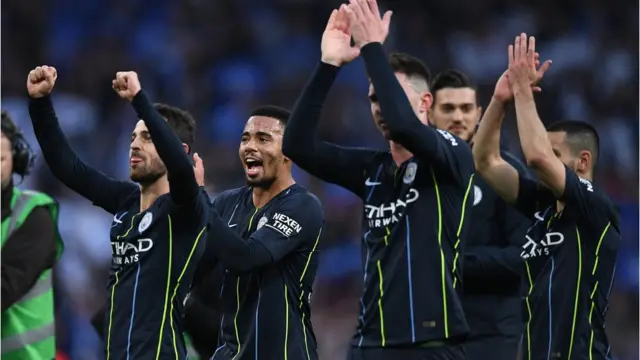 Man City team dey celebrate