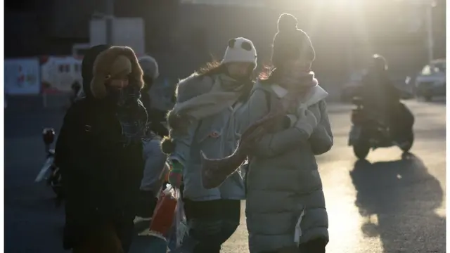 在单身潮下，中国的许多单身女性一直承受着来自家人的压力和社会的歧视。