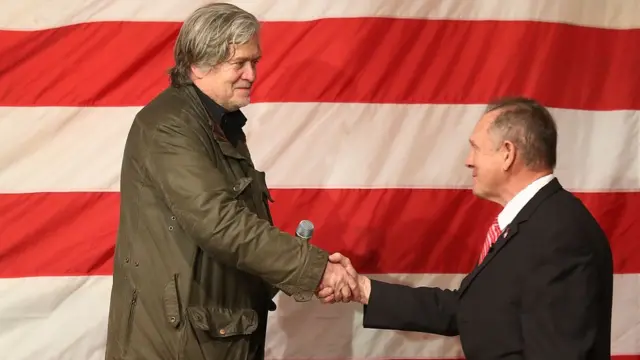 Steve Bannon com Roy Moore