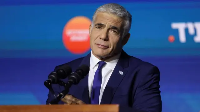 O primeiro-ministro interino Yair Lapid discursa a apoiadores na sede eleitoral do partido Yesh Atidpoker macTel Aviv (2poker macnovembropoker mac2022)