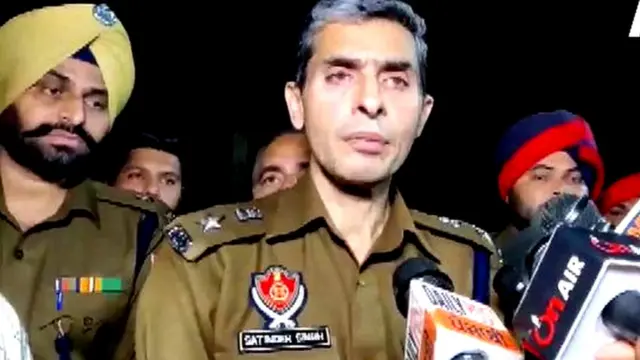 ਐੱਸਐੱਸਪੀ ਸਤਿੰਦਰ ਸਿੰਘ ਨੇ ਆਖਿਆ ਹੈ ਕਿ ਮੈਚ ਦੌਰਾਨ ਚਾਰ ਲੋਕ ਇੱਕ ਗੱਡੀ ਵਿਚ ਆਏ ਅਤੇ ਸੰਦੀਪ ਉੱਪਰ ਗੋਲੀਆਂ ਚਲਾਈਆਂ।