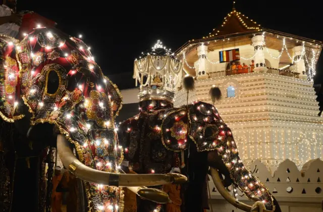 මහනුවර ඇසල මහා පෙරහැර