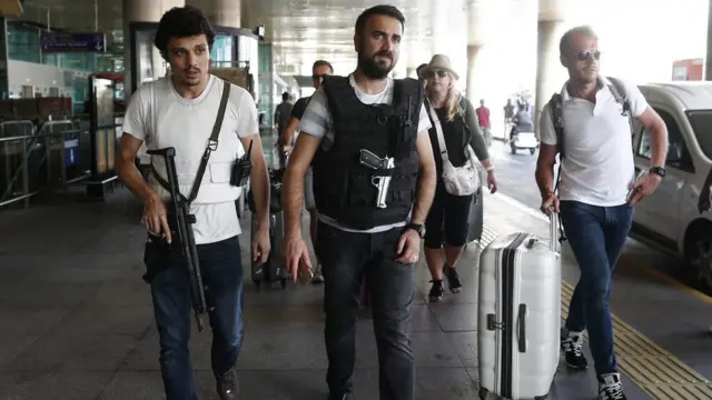 Полиция в аэропорту