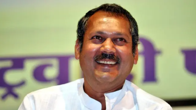 उदयनराजे आधी भाजपमध्ये होते. आता ते राष्ट्रवादीत आहेत.