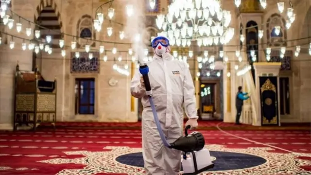 Туркиядаги жамоат жойлари мунтазам равишда дезинфекция қилинмоқда