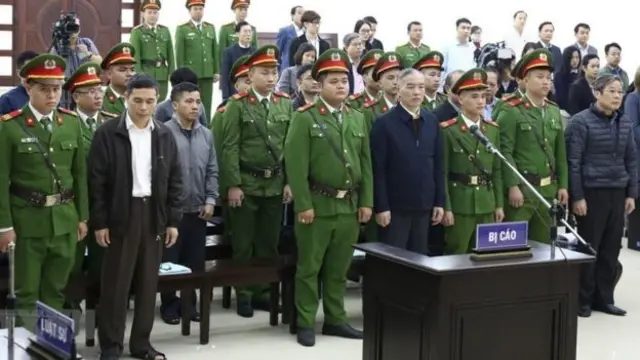 Hàng loạt quan chức cao cấp nhà nước bị đưa ra xét xử vì tham nhũng trong những năm qua.